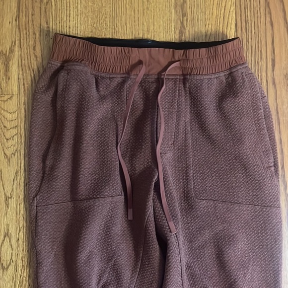 Lululemon Woman’s Maroon Joggers Size M - Picture 3 of 6